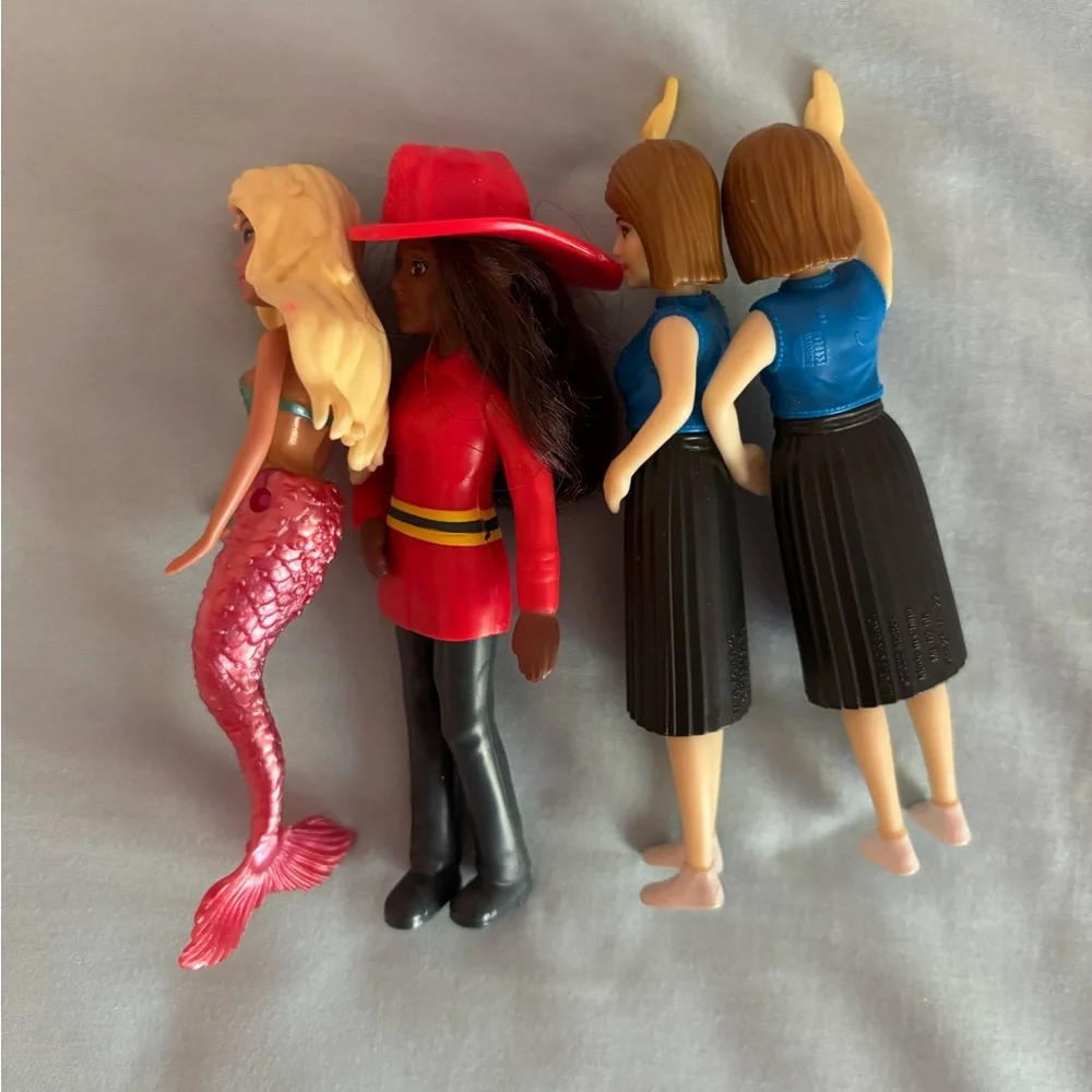 4 Mini Barbies - Picture 4 of 7